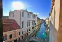 CA GRIMANI Double Apartment: private terrace and stunning view - B&B Venecia