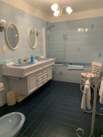 Camera Matrimoniale con Vista Giardino