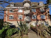 Hartford Court, East Cliff, Bournemouth. Walk to beach and town - B&B
