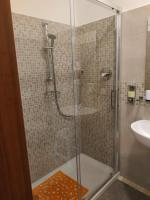 Camera Tripla Comfort con Bagno Privato e Doccia