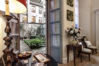 Antica Apartment with private Outdoor, in the Heart of Milan few steps from Duomo, By HouseinMIlano - Chambres d'hôtes Milan