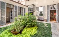 Antica Apartment with private Outdoor, in the Heart of Milan few steps from Duomo, By HouseinMIlano - Chambres d'hôtes Milan