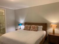 Standard King Room with Shower 