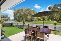 B&B Pelican Waters - Booker Pde 34 Unit 2 Pet Friendly - Bed and Breakfast Pelican Waters