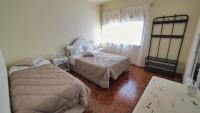 Chambre Familiale avec Salle de Bains Commune (2 Adultes + 2 Enfants)