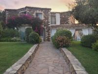 Villa Bougainvillea con piscina e giardino privato a pochi passi dal mare - Ferienwohnung
