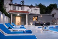 Luxury Villa Future with heated pool - B&B Klimno