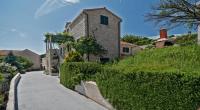 Apartment in Bol with Terrace, Air condition, WIFI, Dishwasher (3758-1) - Chambres d'hôtes Bol