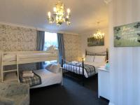 Family Room (2 Adults + 3 Children)