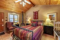 Deluxe Queen Room - Storyteller