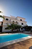 Villa Carolina with private pool - B&B