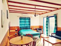 Studio (2-3 Adults)