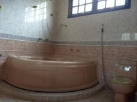 Queen Suite with Spa Bath