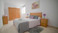 AR Home - Apartamento de 3 dormitorios con ascensor en Las Huesas, Telde - B&B Telde