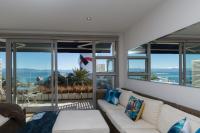 Latitude Waterfront Apartment - B&B Nelson