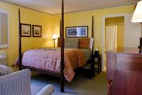Zimmer mit Queensize-Bett und Gartenblick