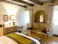 Deluxe Queen Room (Camomille)
