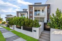 Spacious & Modern Townhouse in Asquith - Bed and Breakfast