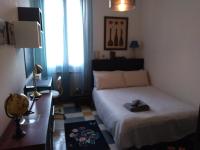 Zimmer mit Kingsize-Bett