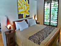 Deluxe One-Bedroom Villa with Spa Bath and Beach View