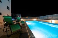 Luxury apartment Charm with pool - Ferienwohnung
