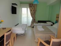Studio (3-4 adults)