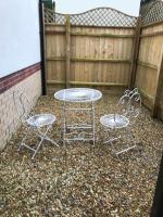 Stunning Contemporary Apartment - Free Parking - 5 Minute Walk To The Beach - Great Location - Fast WiFi - Smart TV With Netflix Included - Contractor Friendly - Perfect For Short and Long Stays - Chambres d'hôtes Bournemouth