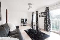 Orange Town House - Shaw Road, Only 6 Minutes to City Centre - B&B Aberdeen