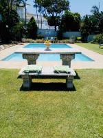 Cottage on Cordia Spacious family and work friendly 4 sleeper 2km to Umhlanga beach - Chambres d'hôtes Durban