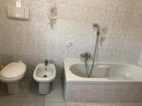Camera Standard Doppia con Letti Singoli con Bagno in Comune