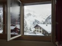 Appartement met Balkon en Uitzicht op de Bergen