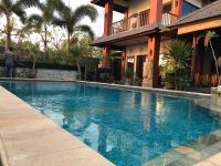 Villa Kenanga in Meninting By The Beach - Chambres d'hôtes Mataram