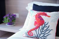 Dreibettzimmer mit Stadtblick