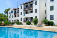 Vistas al mar y la piscina - B&B Arenal d'en Castell