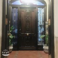 Queen Room with Shared Bathroom