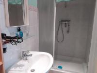Twin Room with Shower