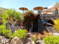 Castillo Lanzarote Villa Bailey - Luxury Villa - Pet friendly with heated Pool - Bed and Breakfast La Asomada