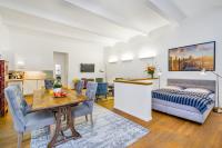 The Melchior, Luxury Industry Loft in Mitte, group & family friendly, 2 bath rooms, big dining table, ideal for 4 - 6 Guests - B&B Berlino
