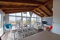 Stunning Waterfront only 10 minutes to Phillip Island - FREE EV UNIT 7kW for electric cars - pet friendly, fireplace FREE WIFI wine & chocolates - Chambres d’hôtes Kilcunda