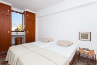 Apartment with Mountain View