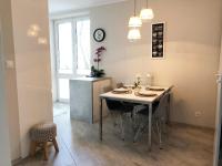 Ozarowska 77 - 1BR by Homeprime - Bed and Breakfast