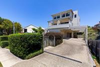 Wake up to ocean views in stylish comfort - B&B
