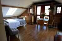 B&B Gloucester - Victorian Penthouse Apartment - Bed and Breakfast Gloucester