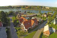Kanalvilla - Urlaub am Nord-Ostseekanal - zwei Ferienwohnungen im Angebot- eine im Dachgeschoss und eine Wohnung mit Garten - Chambres d'hôtes Sehestedt