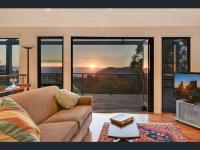 B&B Katoomba - Narrow Neck Views - Peaceful 4 Bedroom Home with Stunning Views! - Bed and Breakfast Katoomba