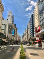 Estilo y comodidad sobre Av Corrientes con garage para autos - B&B Buenos Aires