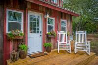 Cozy Cabin Little Red Hen 12 min to Magnolia - B&B Waco