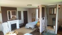 Deluxe Room (2 Adults + 1 Child)
