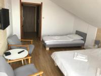 Dreibettzimmer mit Bergblick