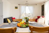 B&B Cambridge - Exquisite Trumpington Apartment with FREE On-site Parking,Self Check-in, Terrace, SUPER Fast WIFI & 5 mins drive to Addenbrookes & Papworth hospitals - Bed and Breakfast Cambridge
